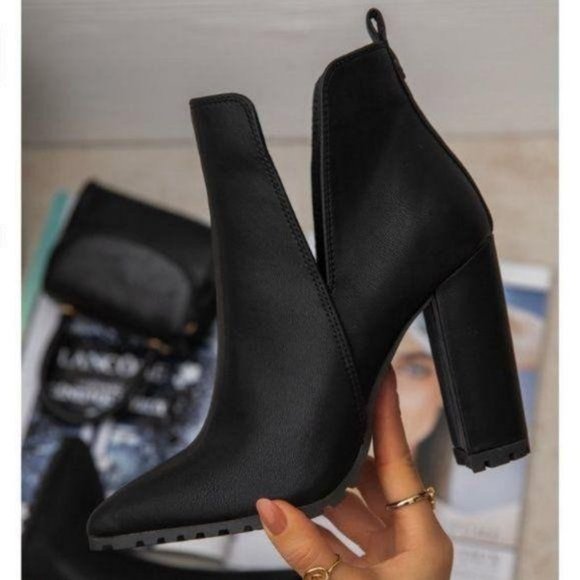 Shoe Affair Shoes - Black Lug Sole Booties